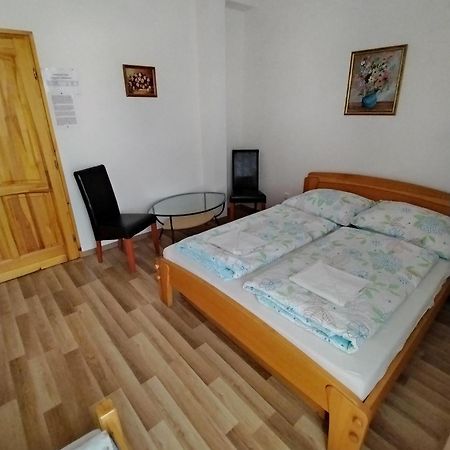 Hotel Akacliget Vendeghaz Es Major Ofeherto Zewnętrze zdjęcie