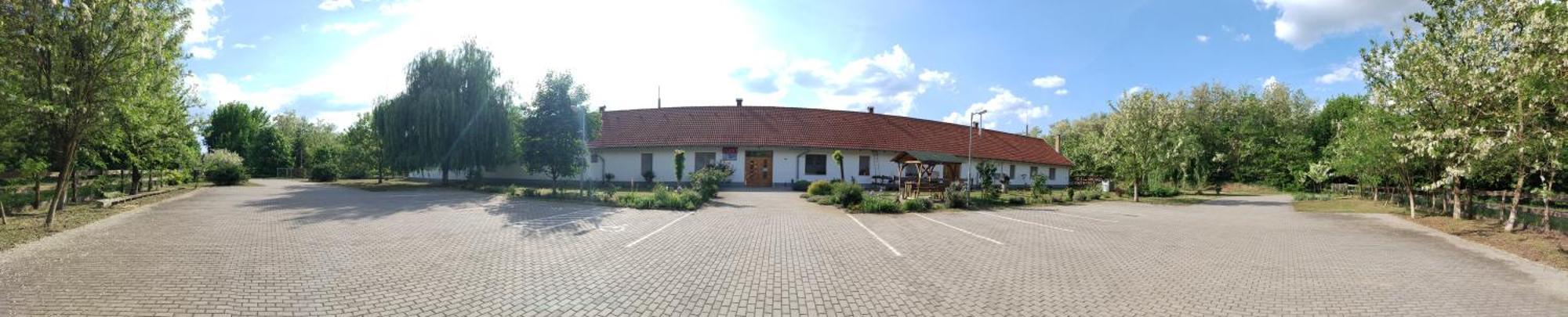 Hotel Akacliget Vendeghaz Es Major Ofeherto Zewnętrze zdjęcie