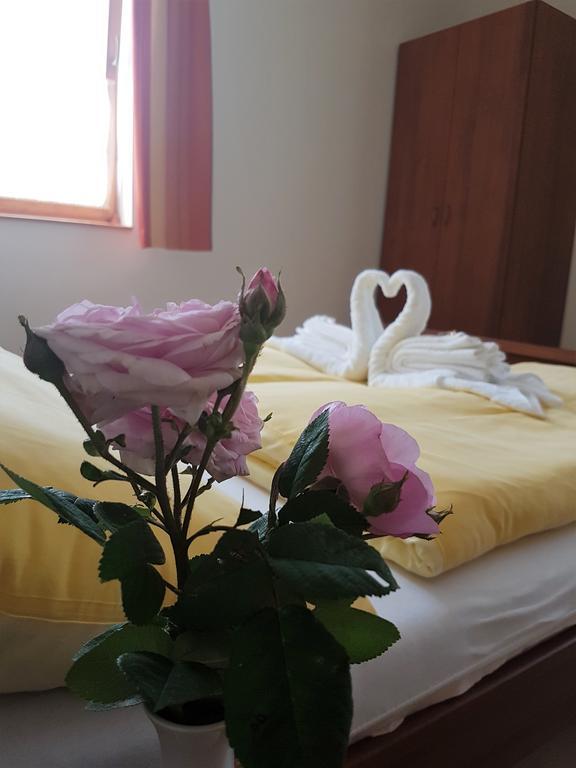 Hotel Akacliget Vendeghaz Es Major Ofeherto Zewnętrze zdjęcie